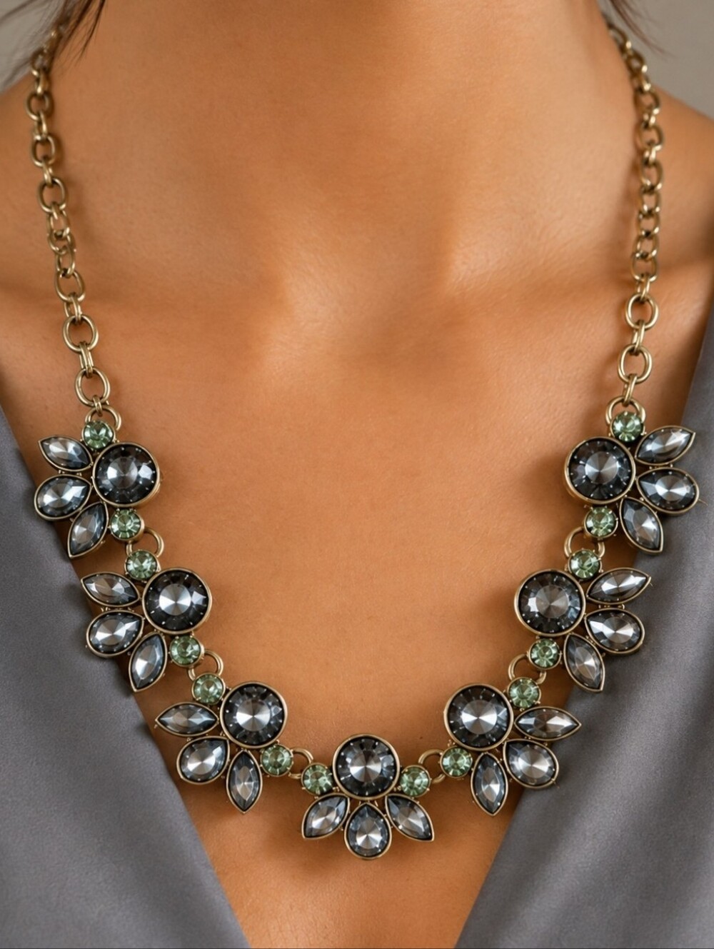 Stella and Ruby Dark Smoke Charcoal Stones Bezel Set Statement Necklace EUC